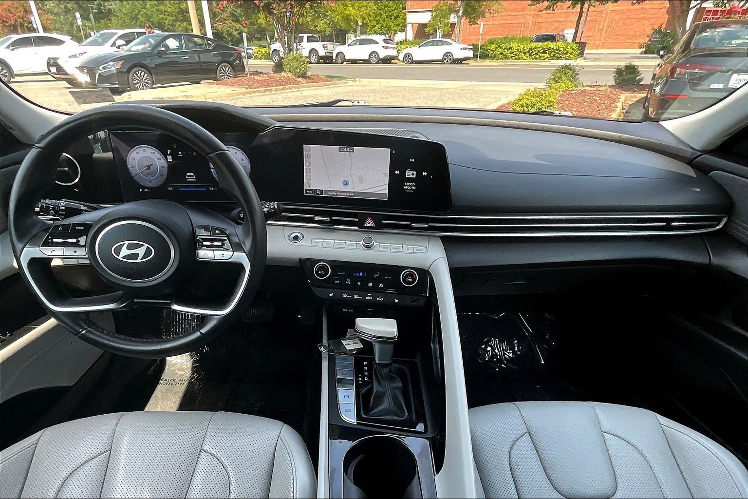 Used 2024 Hyundai Elantra Limited FWD image 14