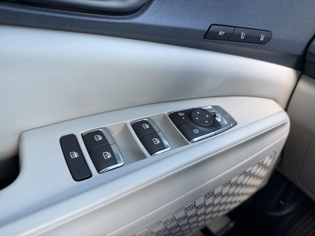 New 2026 Kia Carnival EX FWD image 25