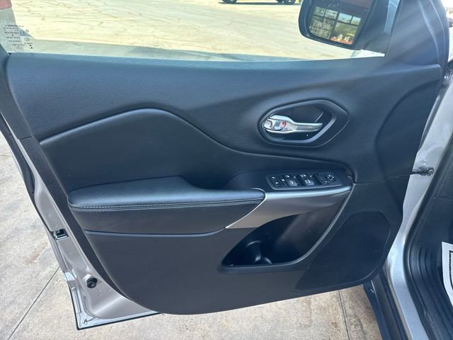 Used 2020 Jeep Cherokee Latitude Plus w/ Cold Weather Group image 12