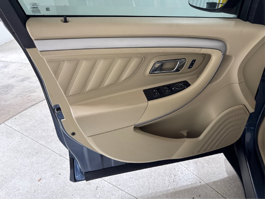 Used 2018 Ford Taurus SE FWD image 40