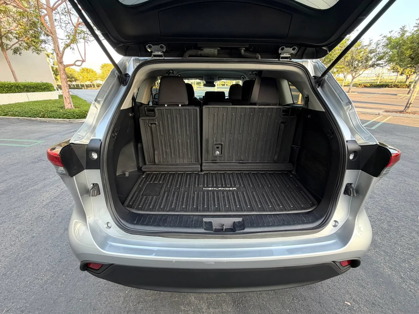 Used 2021 Toyota Highlander L FWD image 15