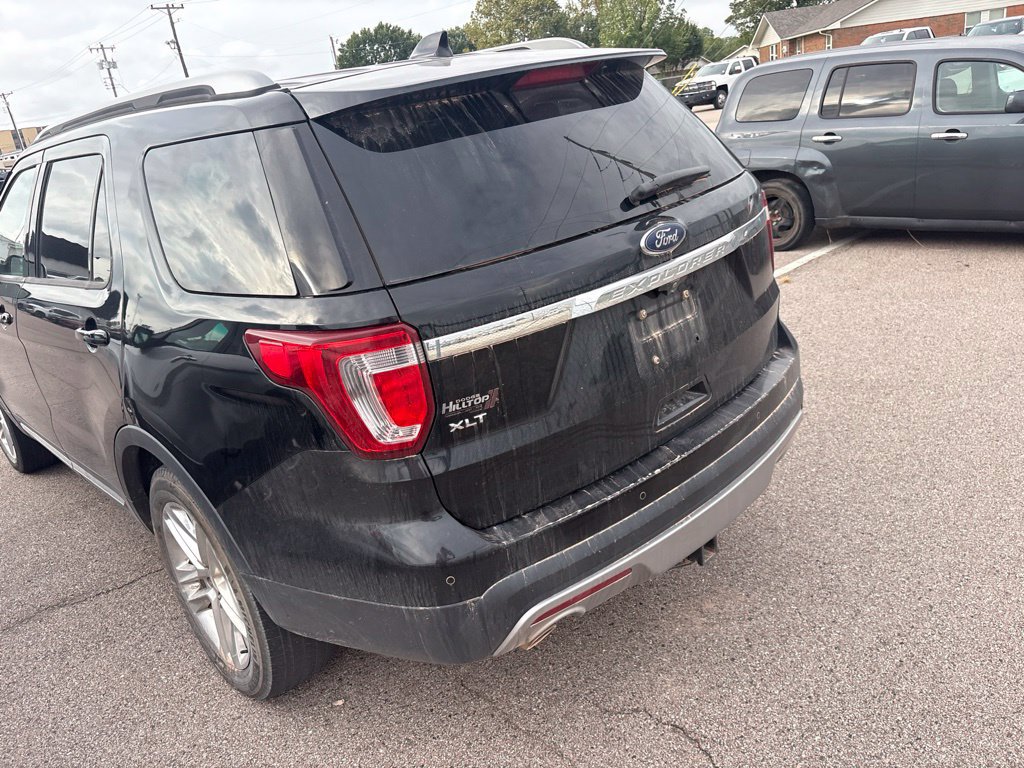 Used 2017 Ford Explorer XLT w/ Equipment Group 202A FWD image 8