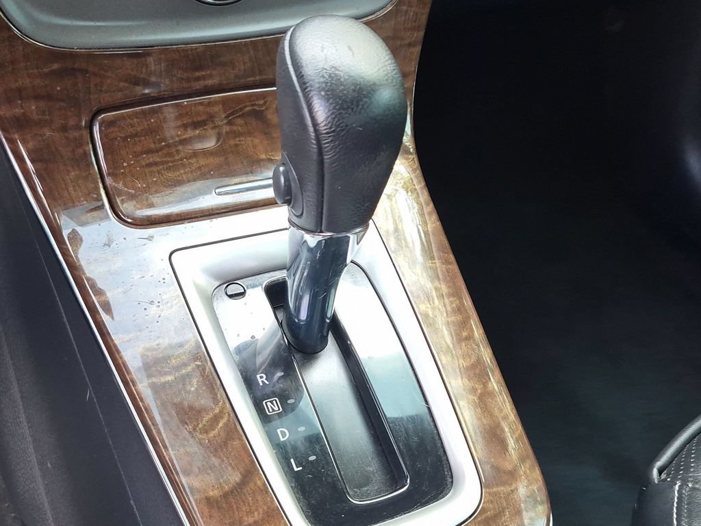 Used 2014 Nissan Sentra SL w/ Premium Package FWD image 23