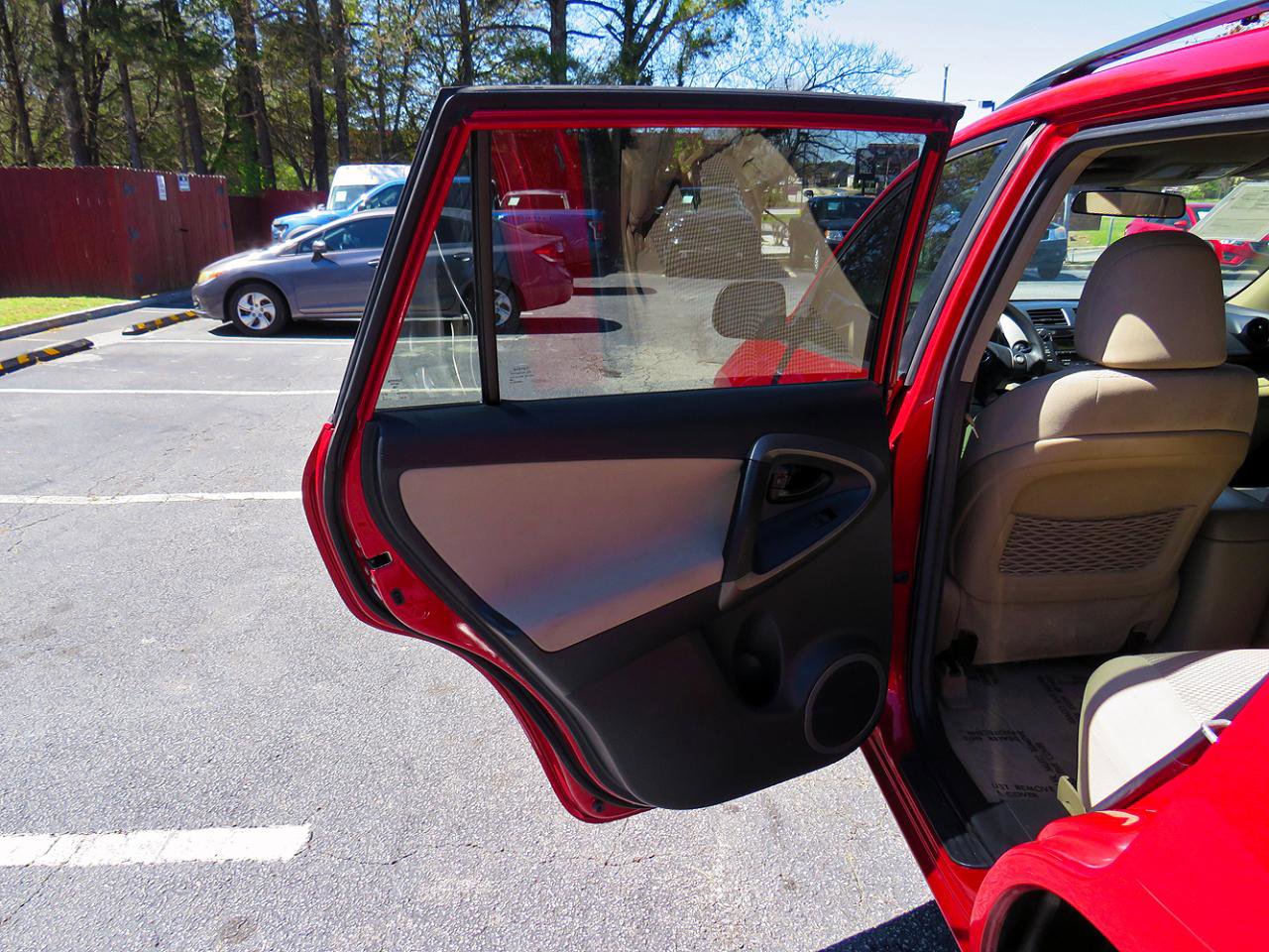 Used 2011 Toyota RAV4 4WD 4dr 4-cyl 4-Spd AT (Natl) w/ Upgrade Value Pkg image 30