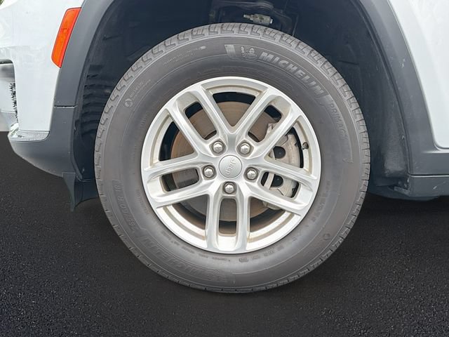 Used 2025 Jeep Grand Cherokee L Laredo RWD image 10