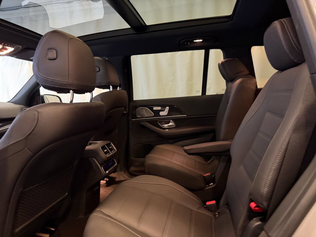 Used 2025 Mercedes-Benz GLS 450 4MATIC image 26