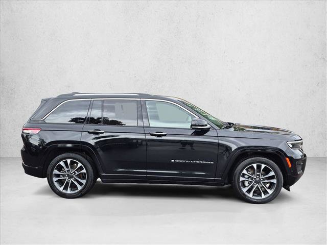 Used 2023 Jeep Grand Cherokee Overland AWD/4WD image 4