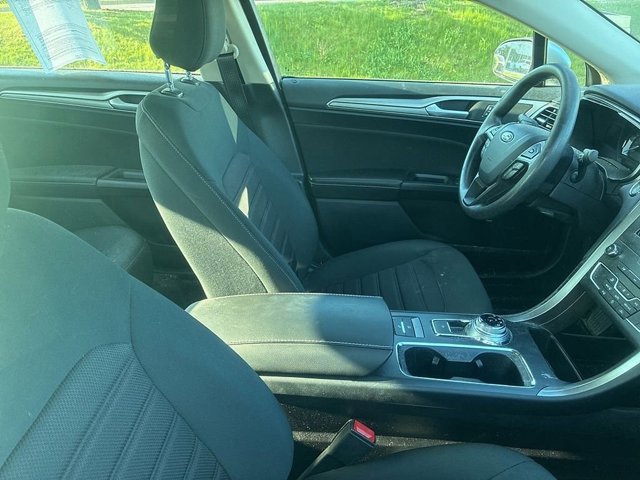 Used 2020 Ford Fusion SE FWD image 20