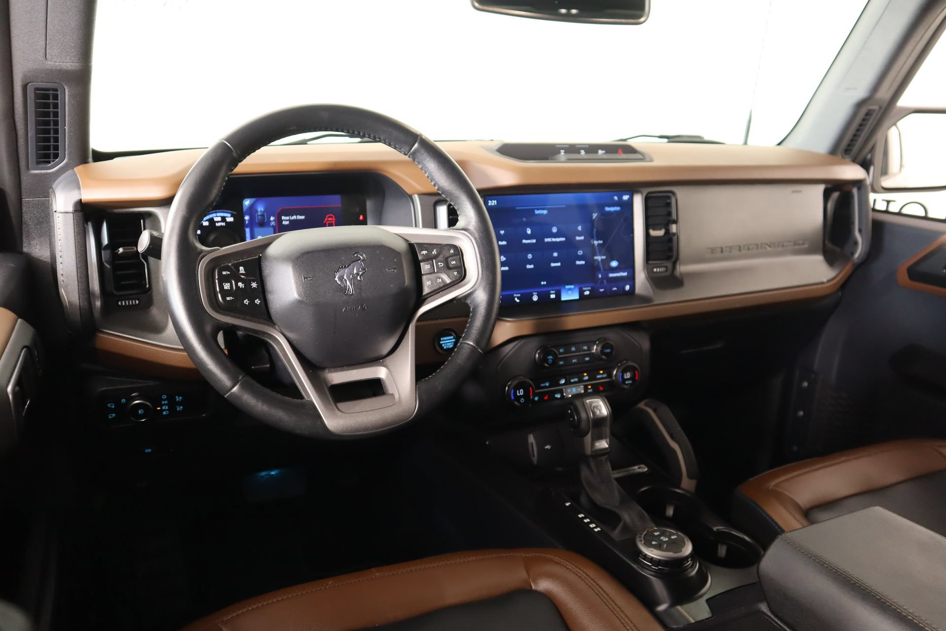 Used 2024 Ford Bronco Outer Banks AWD/4WD image 2