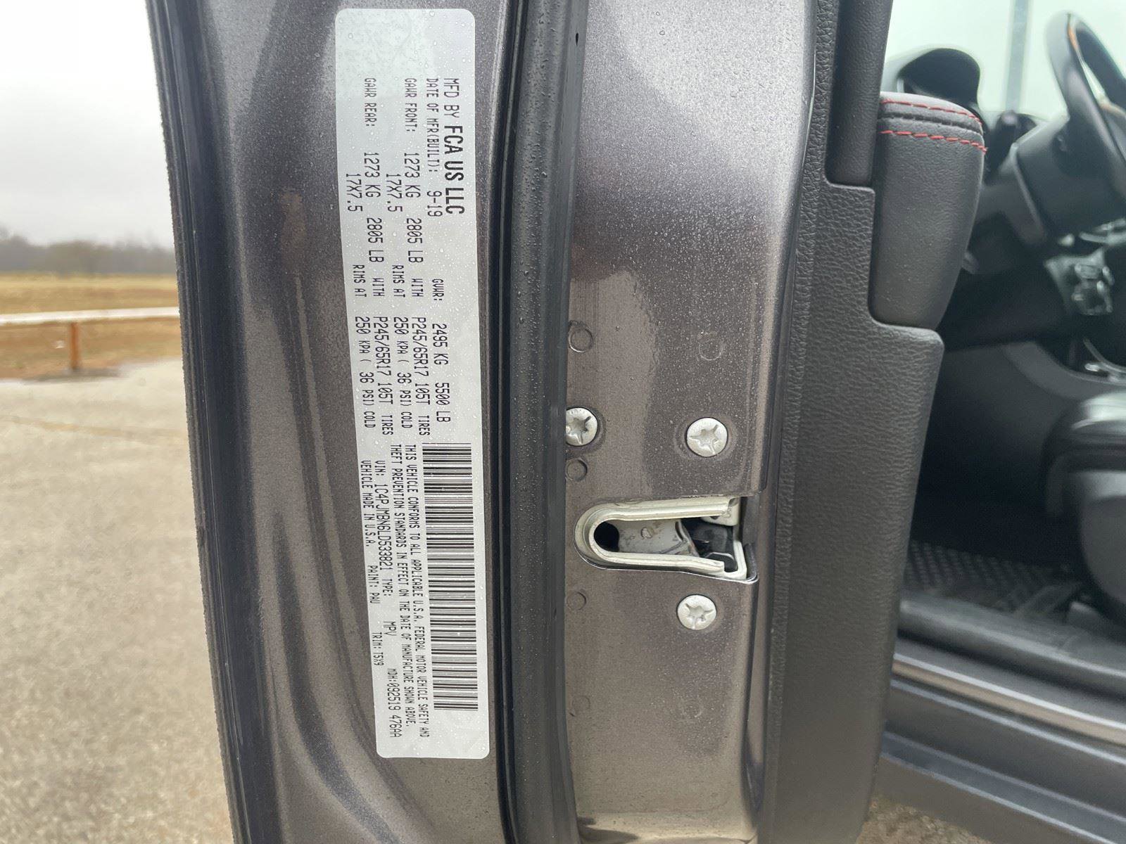 Used 2020 Jeep Cherokee Trailhawk w/ Cold Weather Group image 38