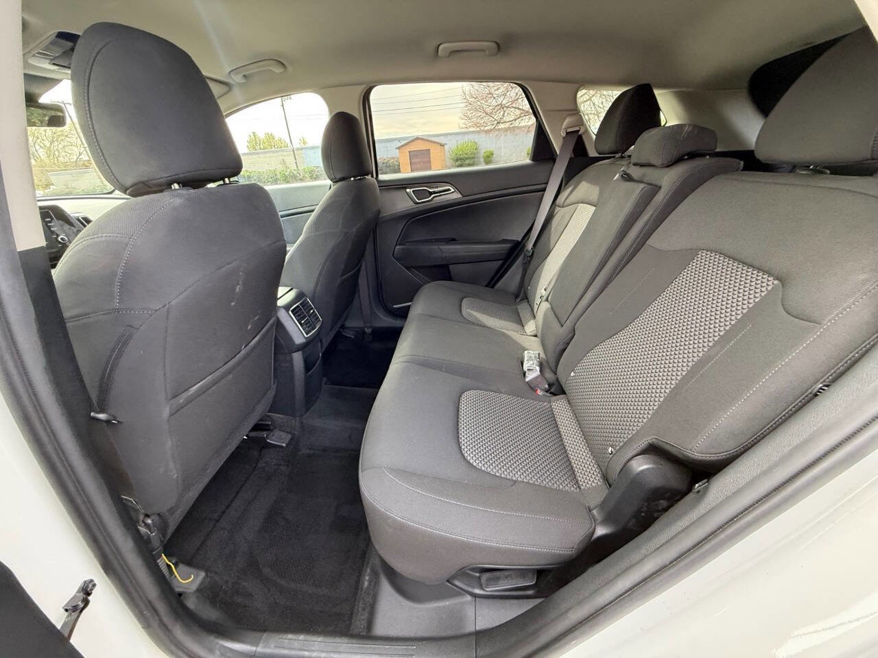 Used 2023 Kia Sportage LX image 11