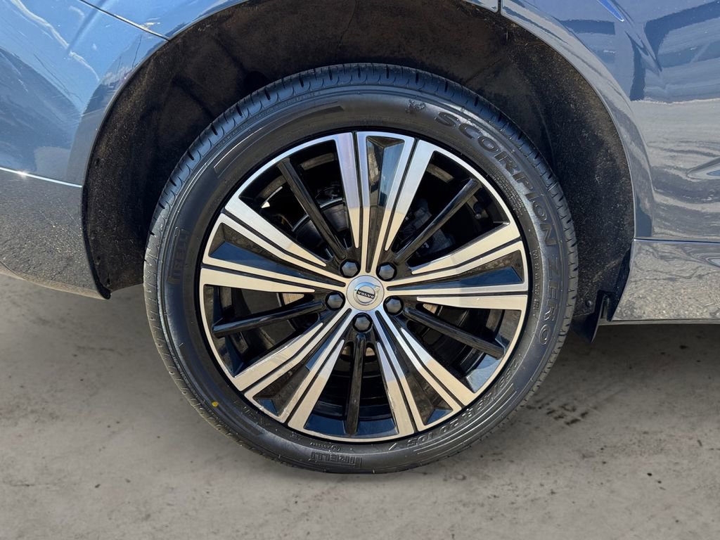 Certified 2023 Volvo XC60 B5 Plus AWD/4WD image 9