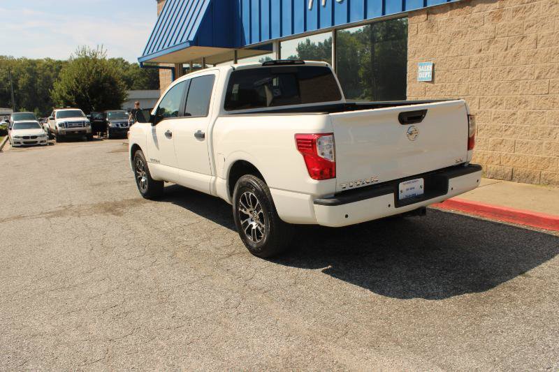 Used 2022 Nissan Titan SV RWD image 4