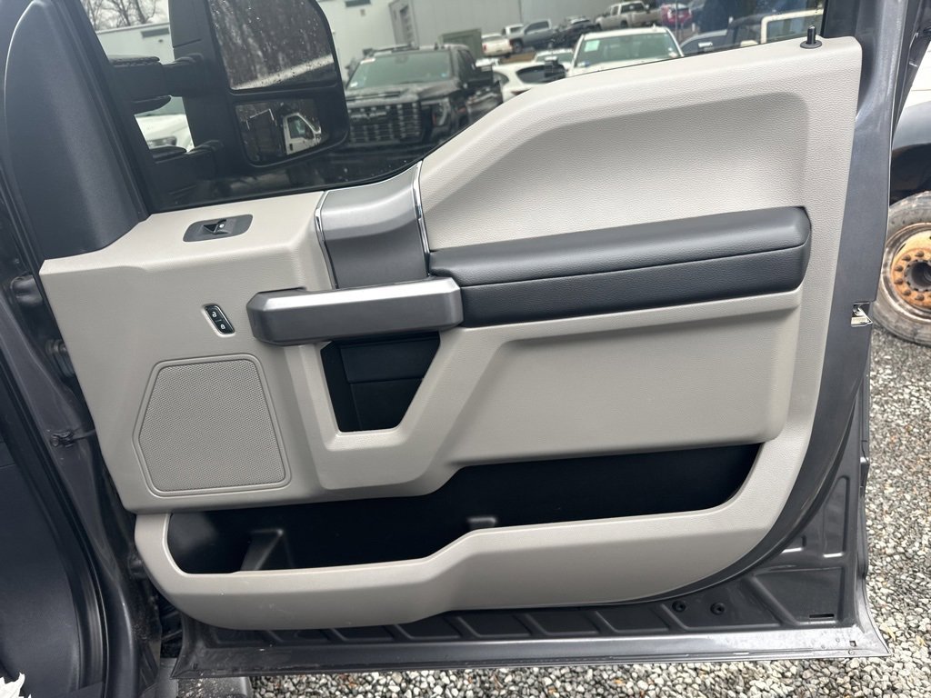 Used 2022 Ford F250 XLT w/ Black Appearance Package image 11