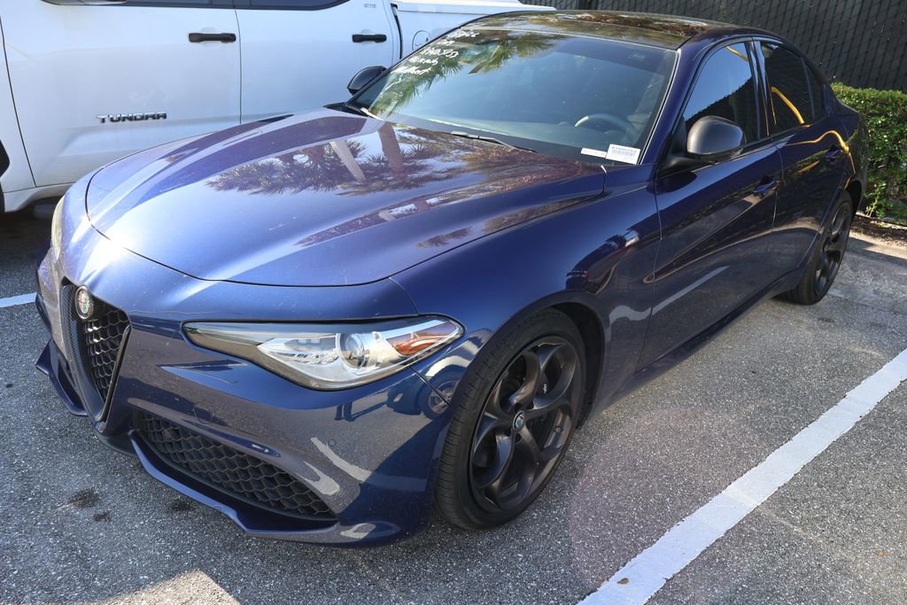Used 2019 Alfa Romeo Giulia Ti Sport w/ Quick Order Package 22U Sport RWD image 2