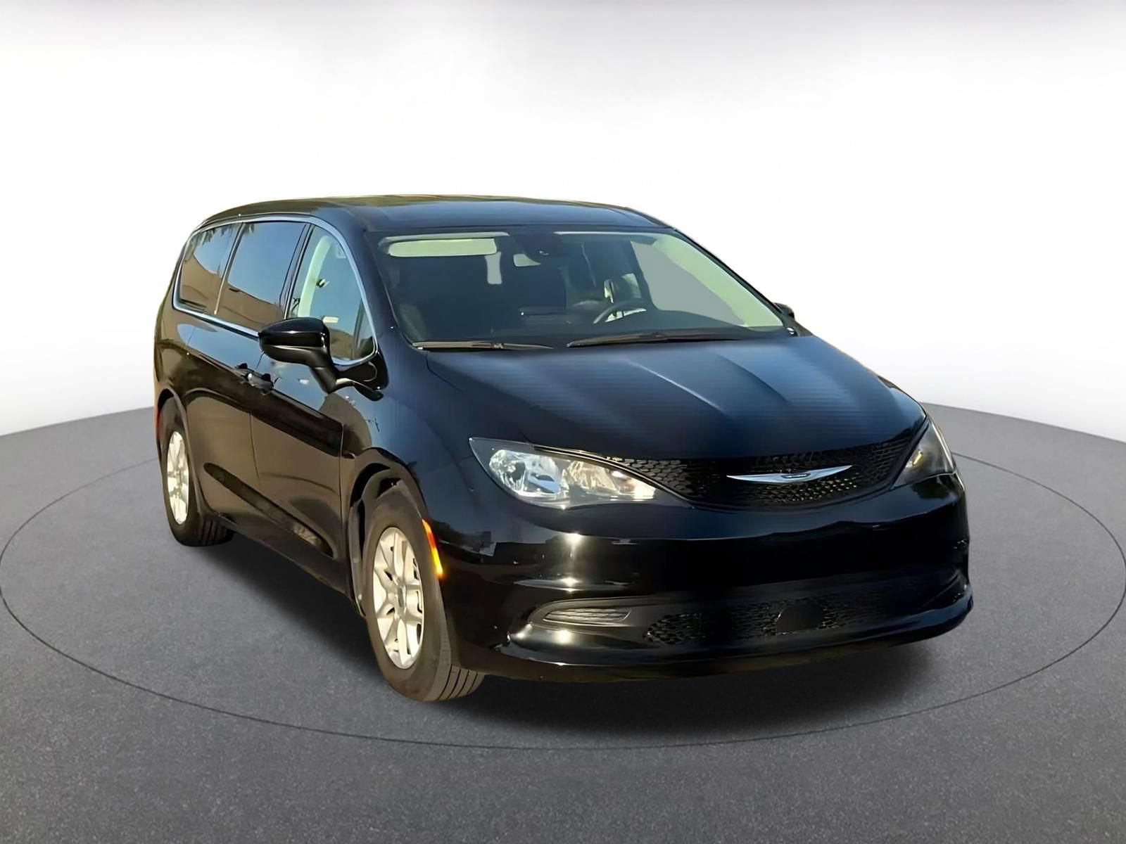 Used 2024 Chrysler Voyager LX FWD image 3