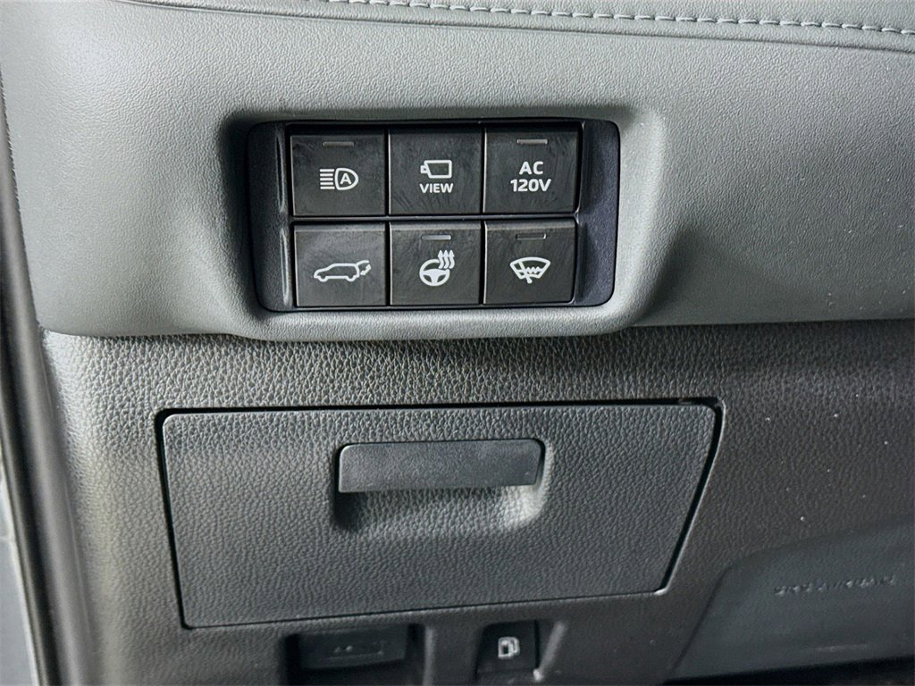 Used 2021 Toyota Highlander Platinum image 11