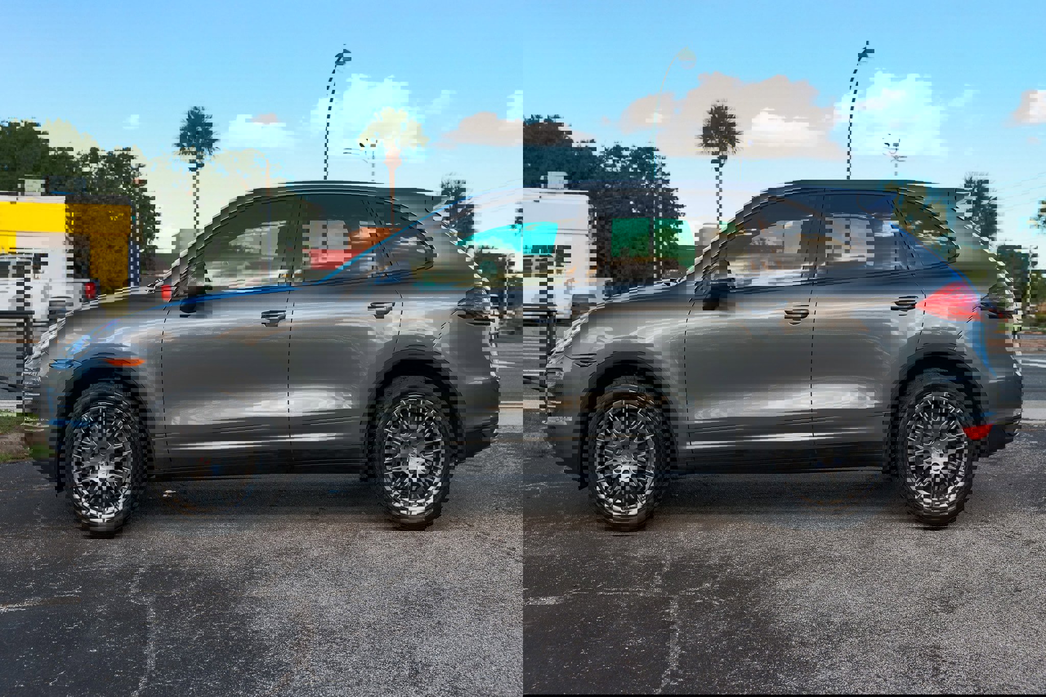 Used 2014 Porsche Cayenne Platinum Edition image 8