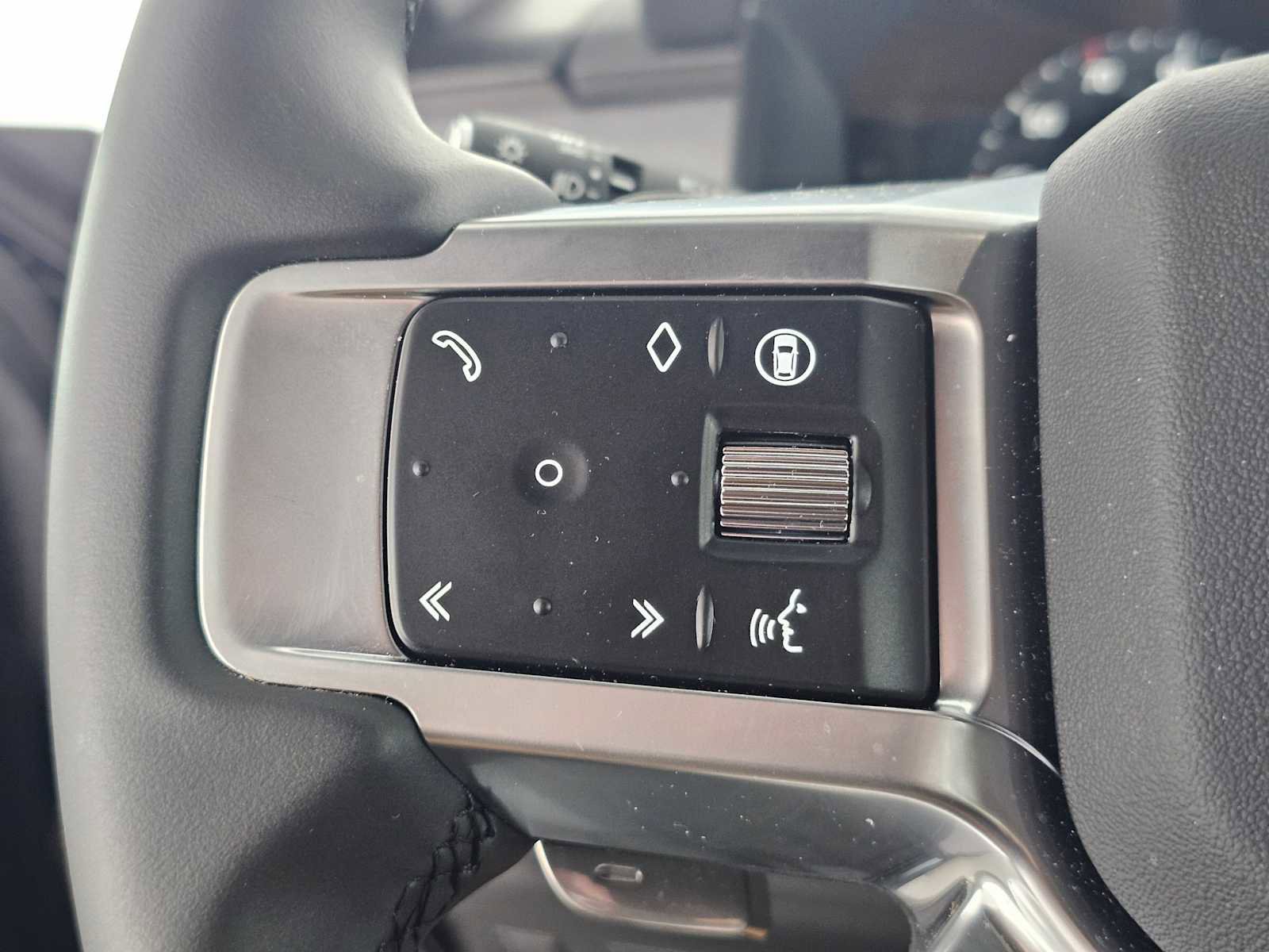 Used 2025 Land Rover Discovery Dynamic SE image 29