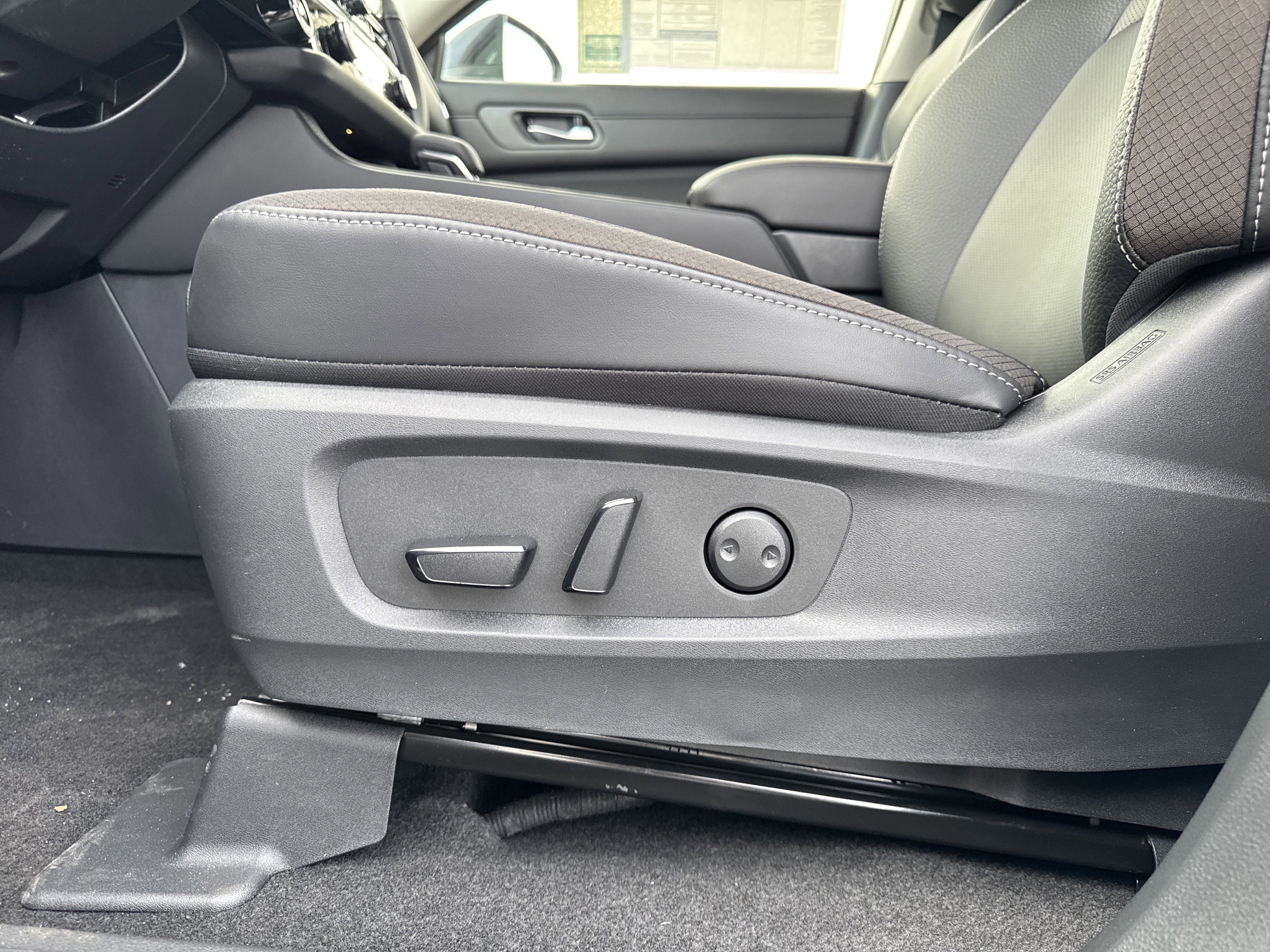 New 2026 Nissan Pathfinder SL image 11