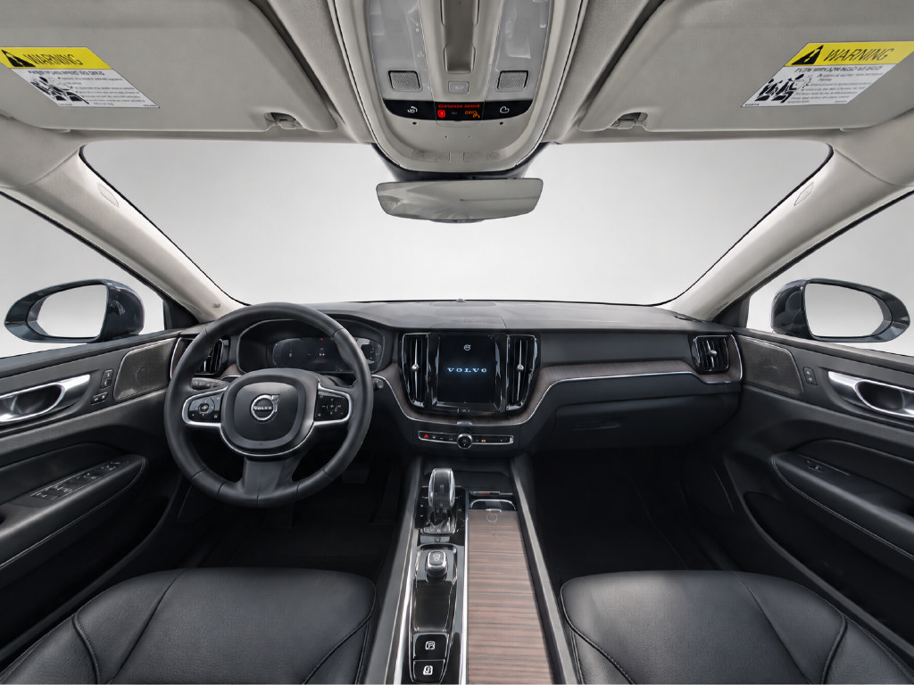 Certified 2023 Volvo XC60 B5 Plus w/ Protection Package Premier AWD/4WD image 13