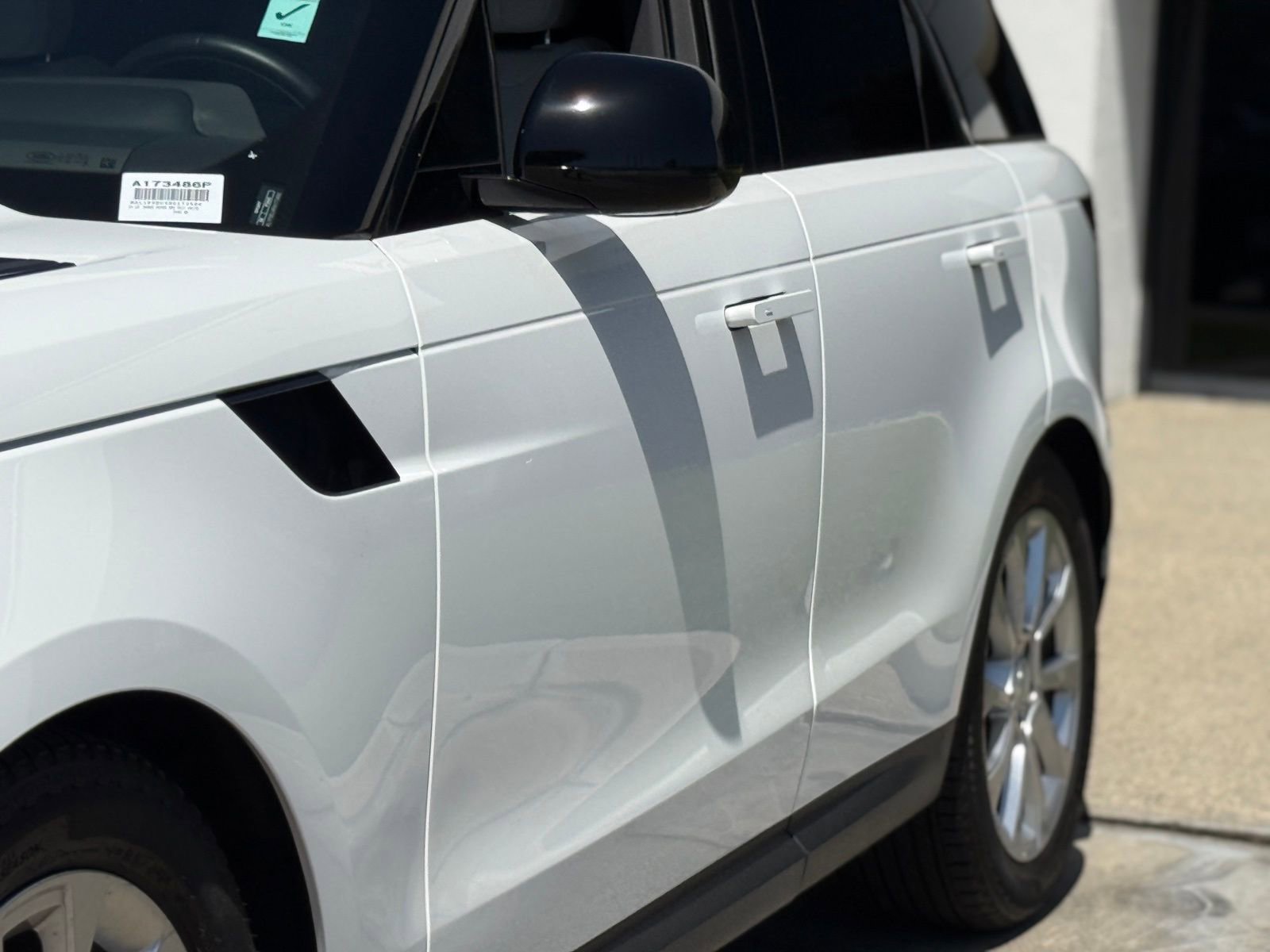 Used 2024 Land Rover Range Rover Sport SE AWD/4WD image 4