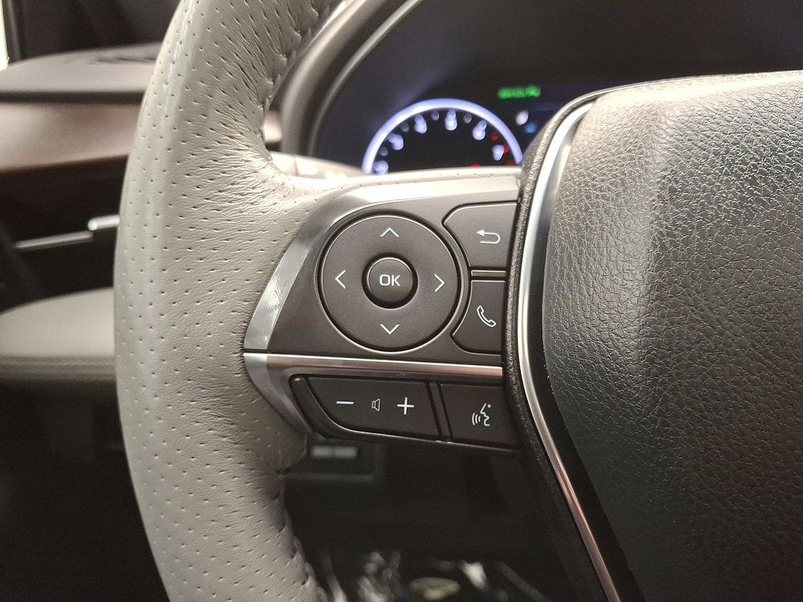 Certified 2020 Toyota Avalon Limited w/ Advanced Safety Package image 17