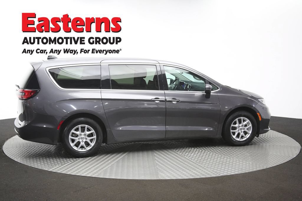 Used 2023 Chrysler Pacifica Touring-L FWD image 45