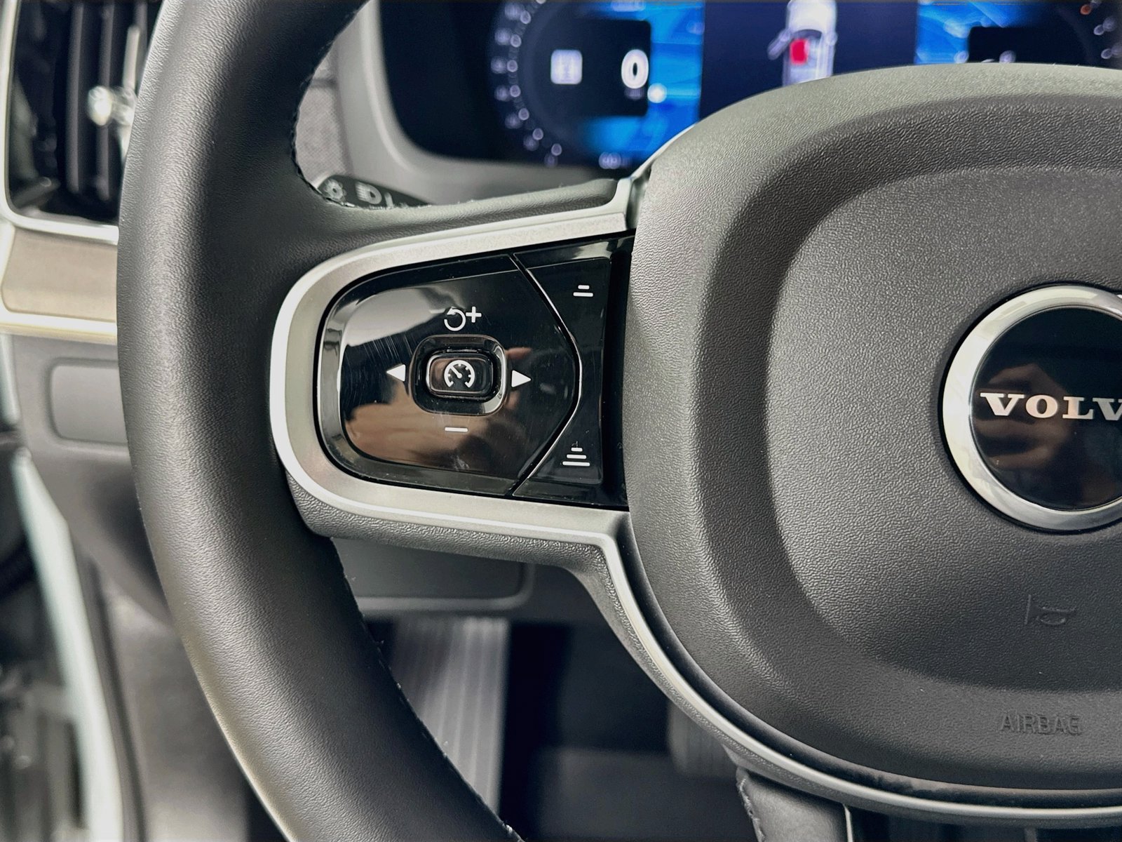 Certified 2026 Volvo XC90 B6 Ultra w/ Protection Package AWD/4WD image 17