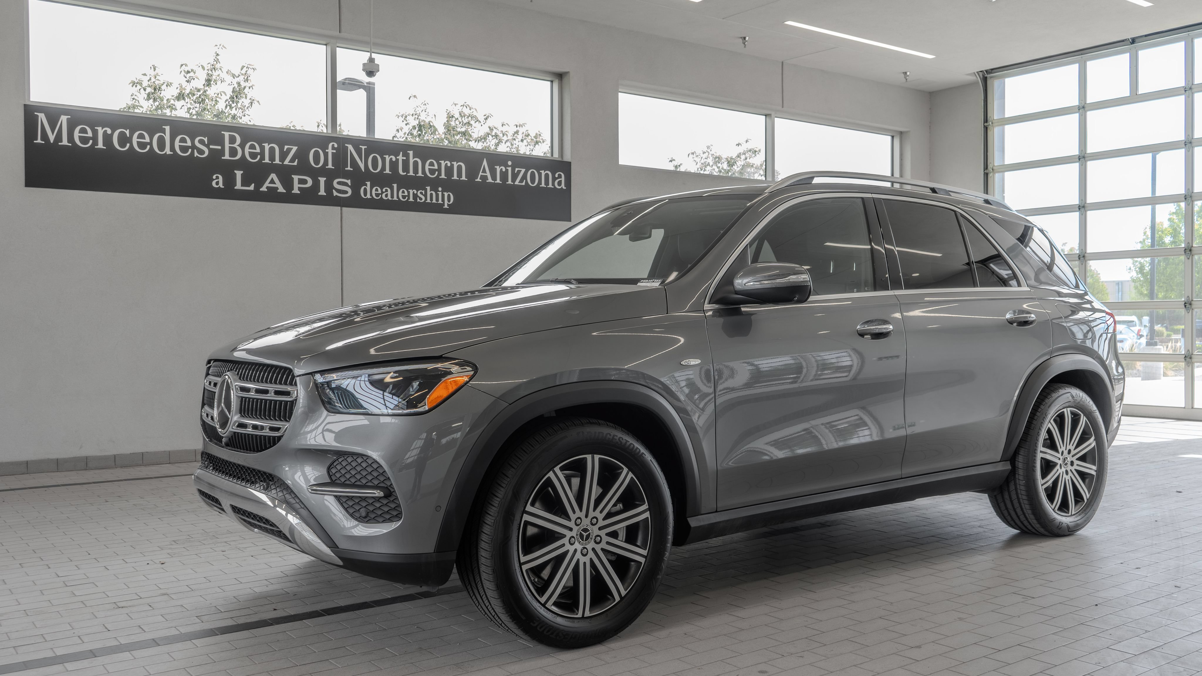 Certified 2025 Mercedes-Benz GLE 450e 4MATIC image 3