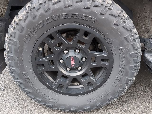 Used 2021 Toyota 4Runner SR5 Premium w/ Moonroof Package AWD/4WD image 9