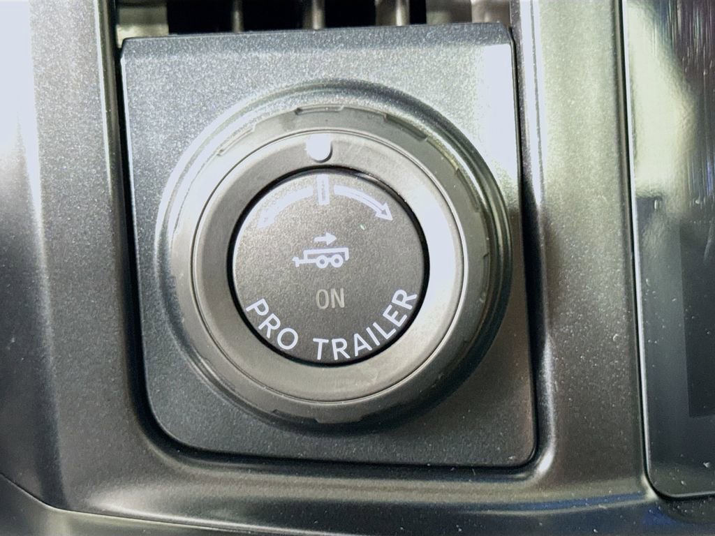 Used 2026 Ford F450 Platinum w/ FX4 Off-Road Package AWD/4WD image 31