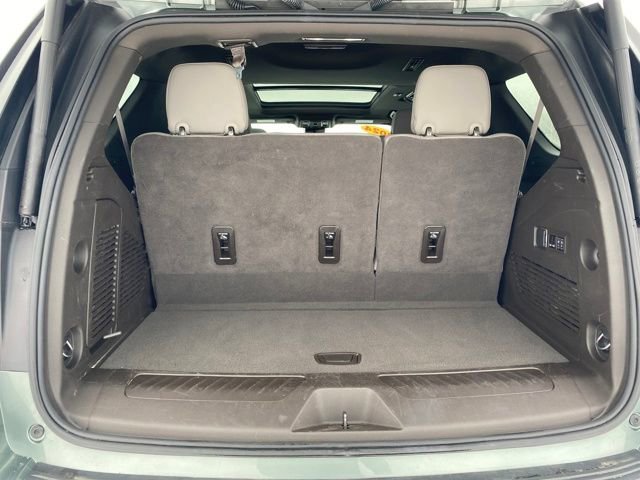 Used 2024 GMC Yukon SLT w/ SLT Luxury Package image 22