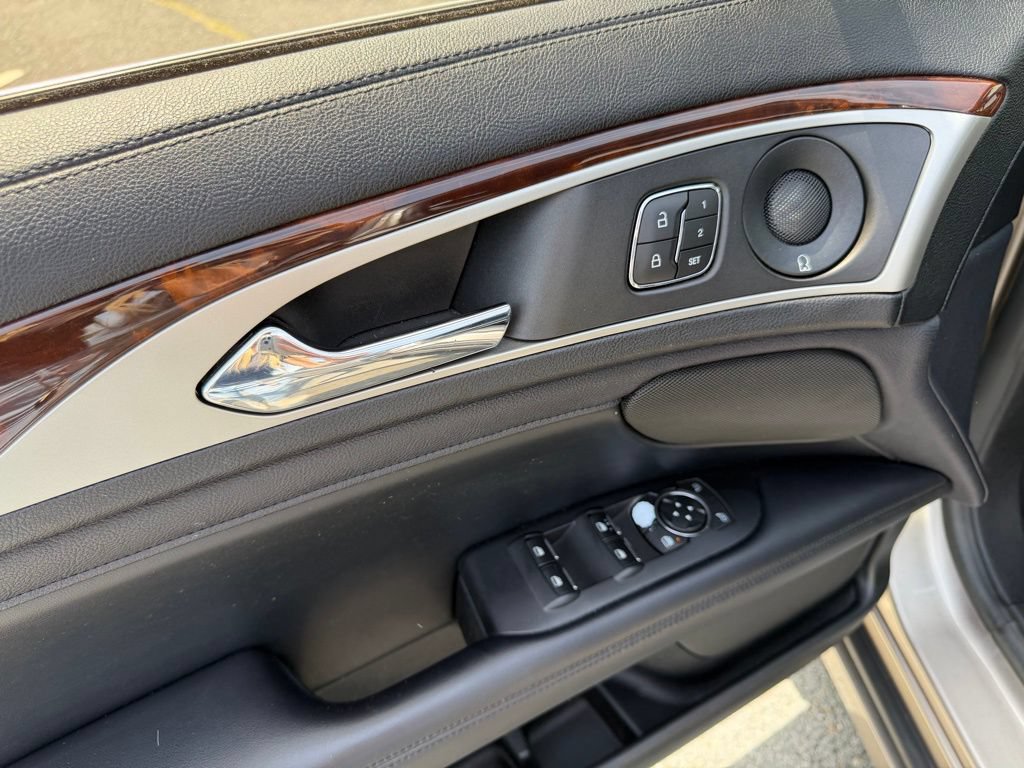 Used 2019 Lincoln MKZ Reserve w/ Reserve Plus Package AWD/4WD image 13
