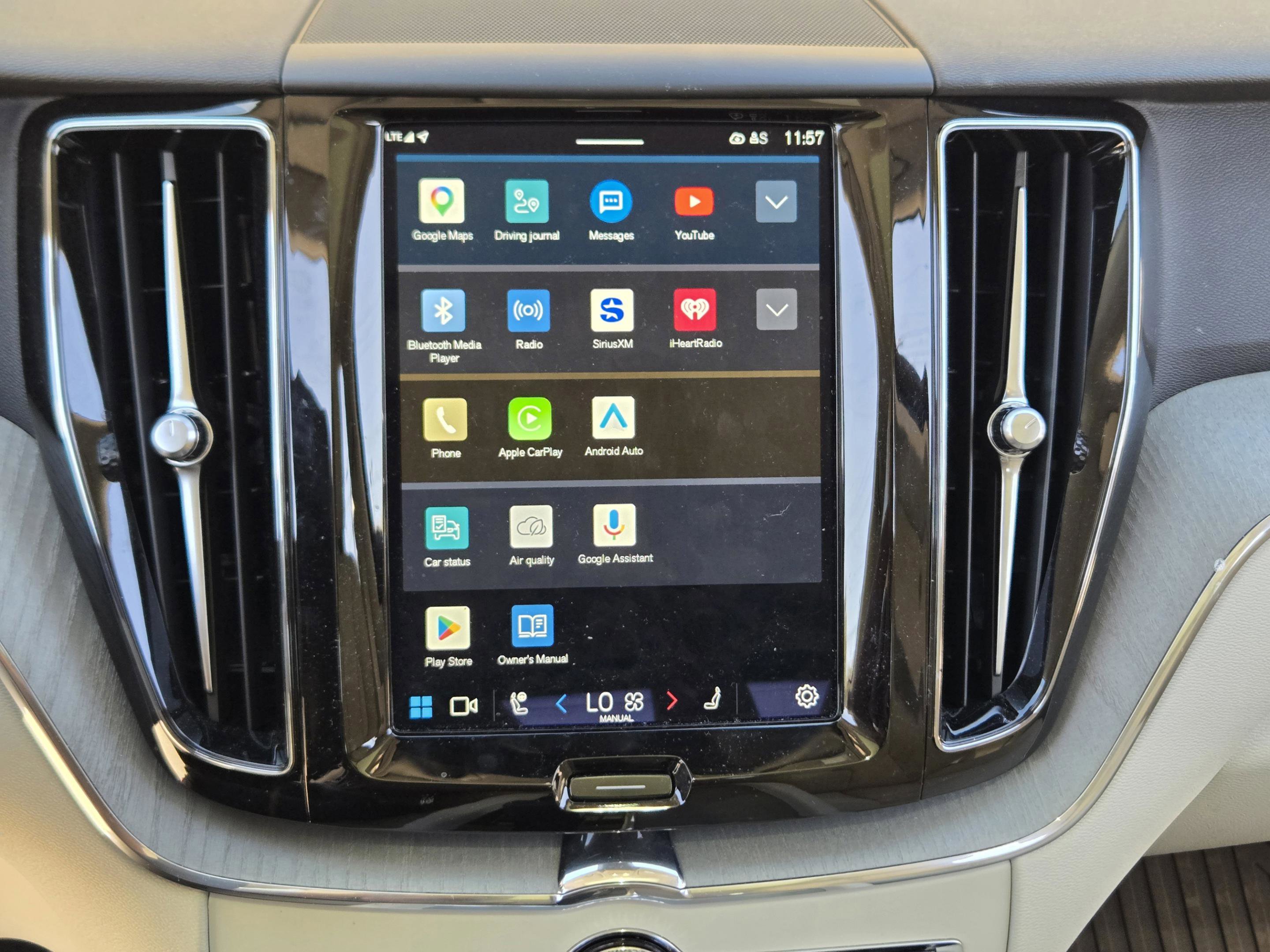 Used 2024 Volvo XC60 B5 Plus w/ Protection Package Premier image 24