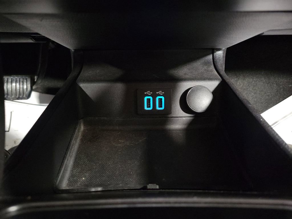 Used 2020 Ford Fusion SE image 19