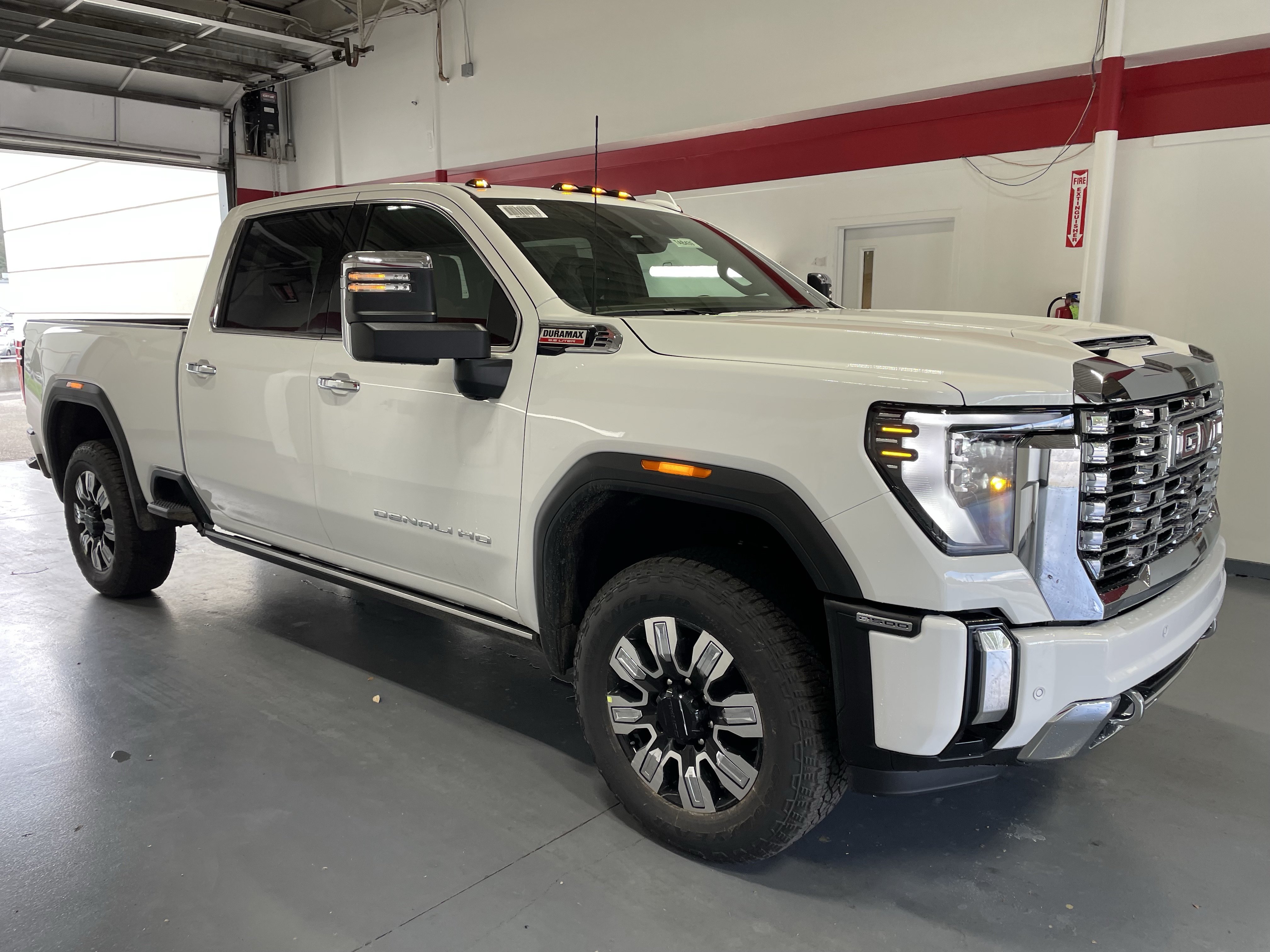 New 2026 GMC Sierra 2500 Denali w/ Denali Reserve Package AWD/4WD image 3