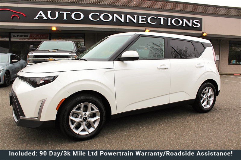 Used 2023 Kia Soul S FWD image 1