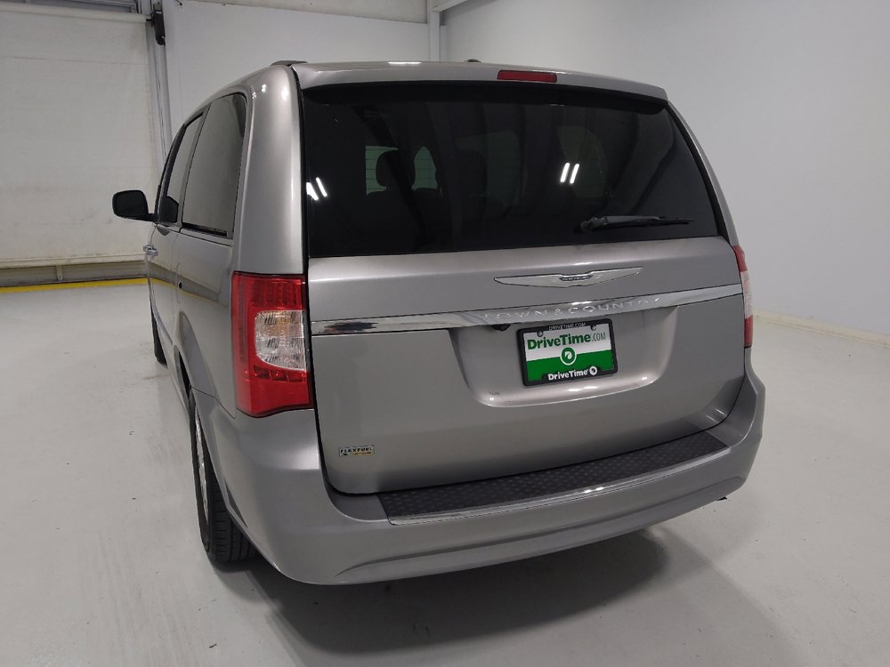 Used 2016 Chrysler Town & Country Touring image 6