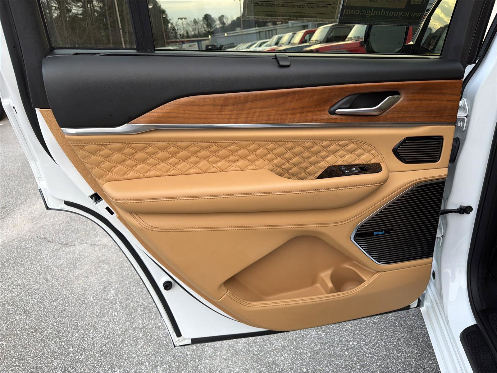 Used 2024 Jeep Grand Cherokee L Summit image 25