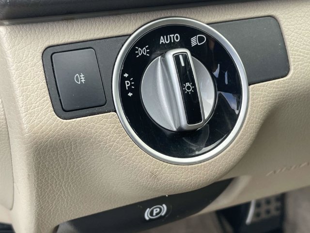 Used 2013 Mercedes-Benz C 300 4MATIC Sedan image 18