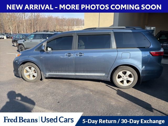 Used 2017 Toyota Sienna LE image 6