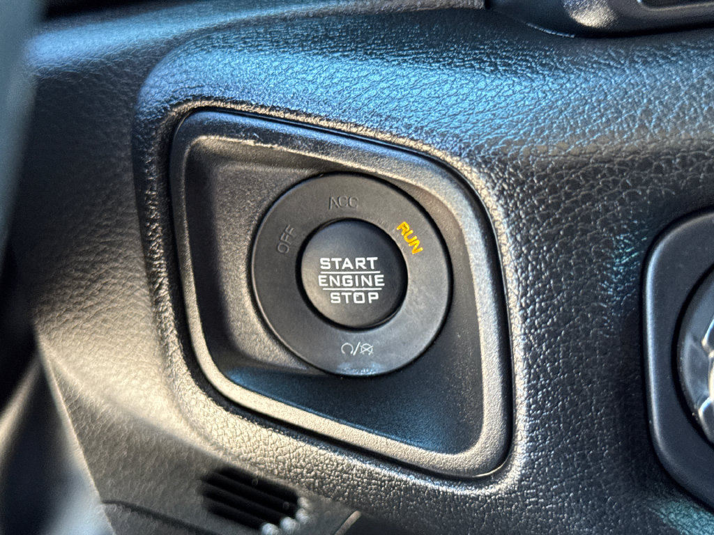 Used 2024 Jeep Wrangler Unlimited w/ Convenience Group AWD/4WD image 31