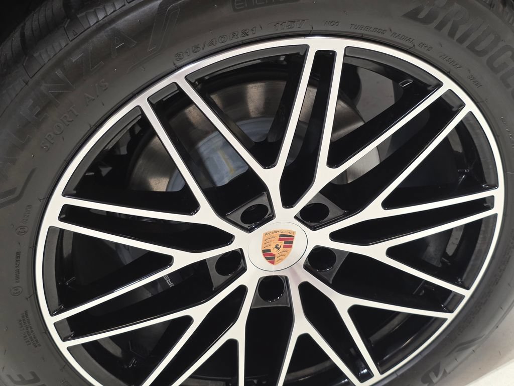Certified 2026 Porsche Cayenne AWD/4WD image 11