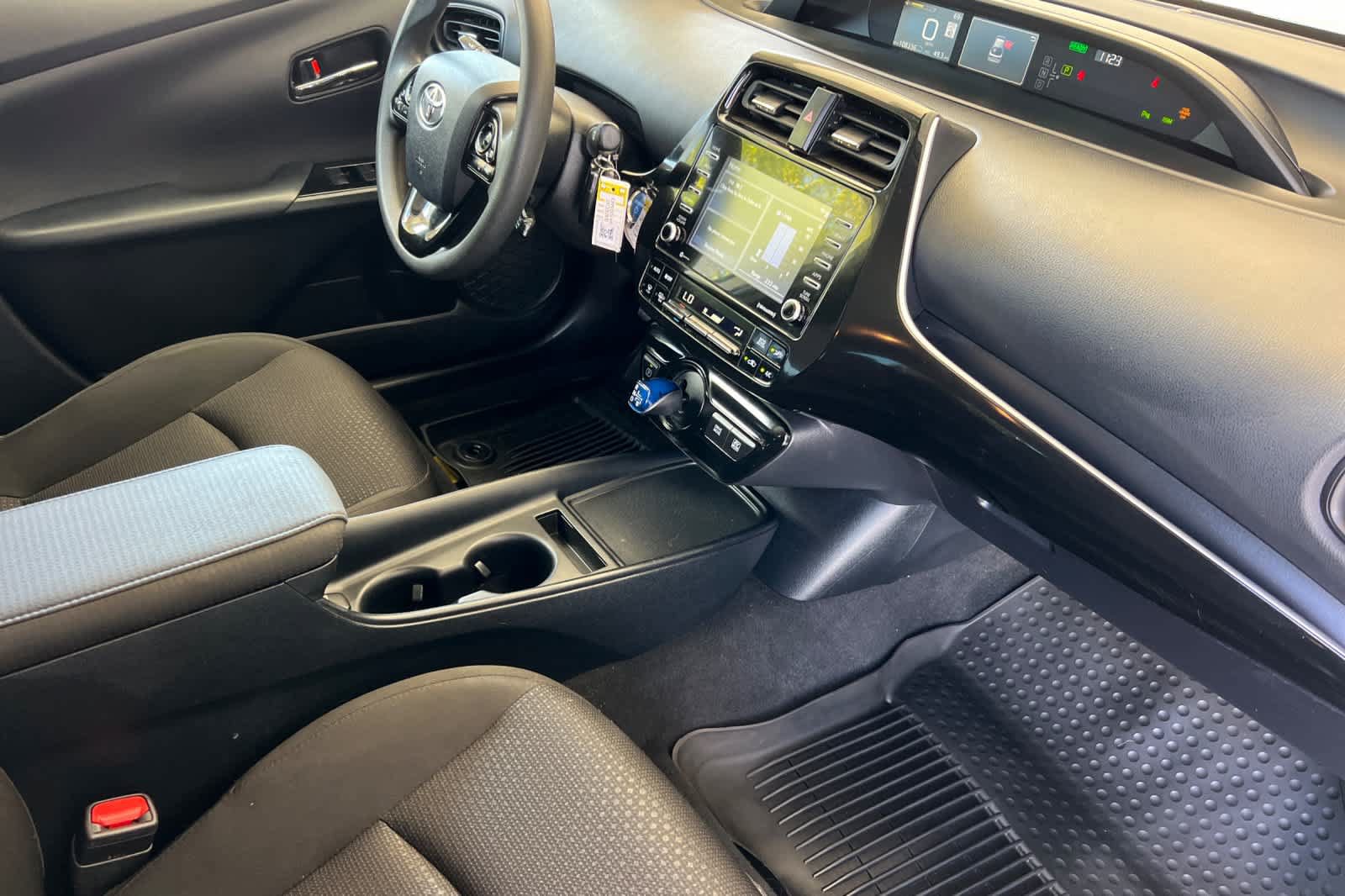 Certified 2022 Toyota Prius LE FWD image 16