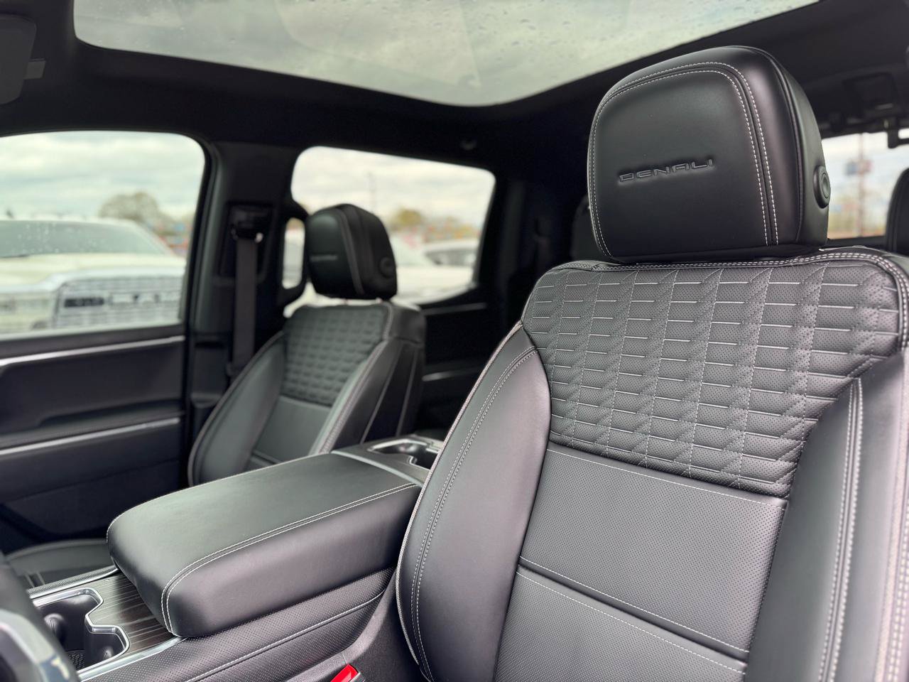 Used 2024 GMC Sierra EV Denali AWD/4WD image 24