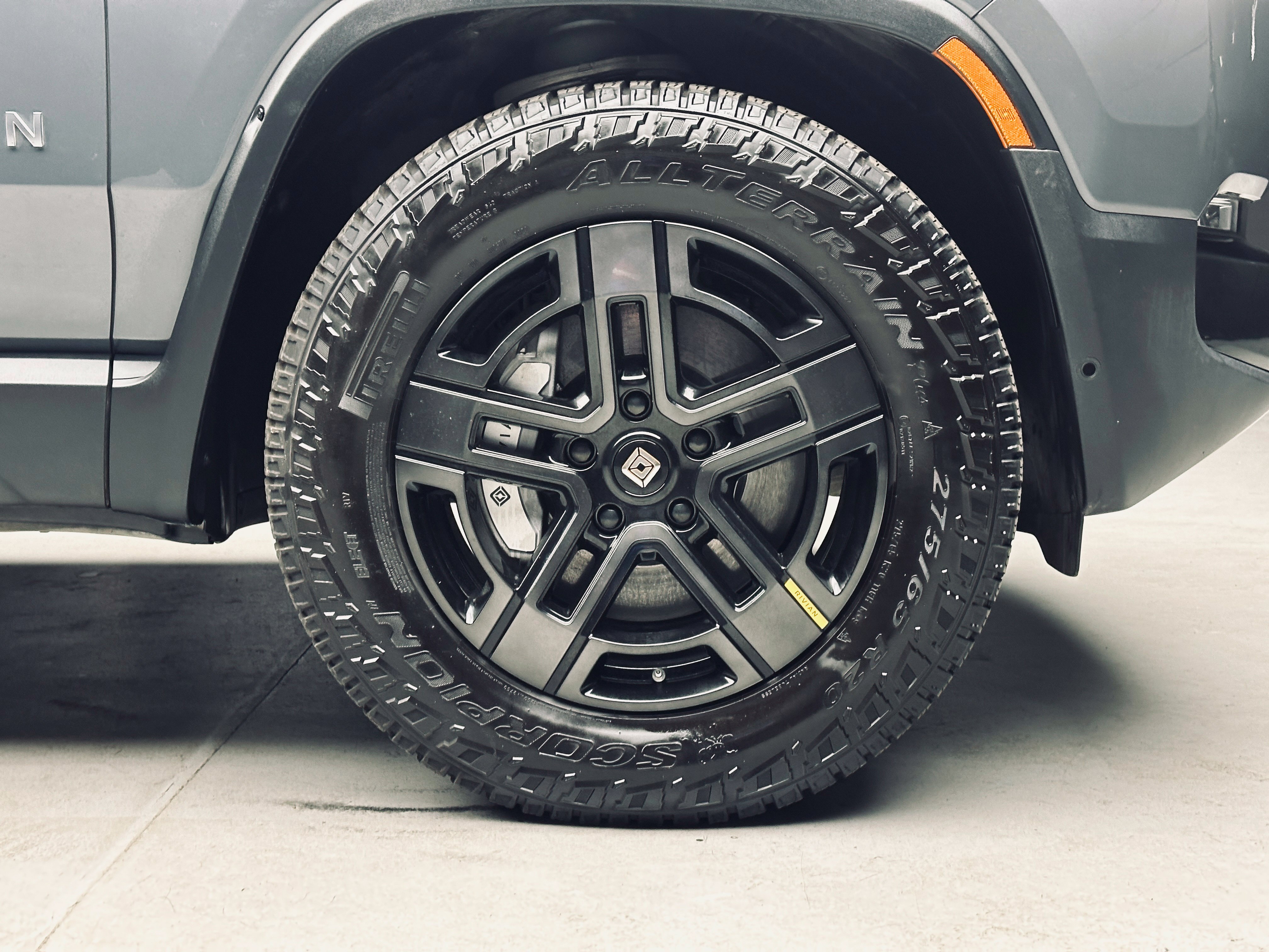 Used 2024 Rivian R1T Adventure Dual AWD/4WD image 35
