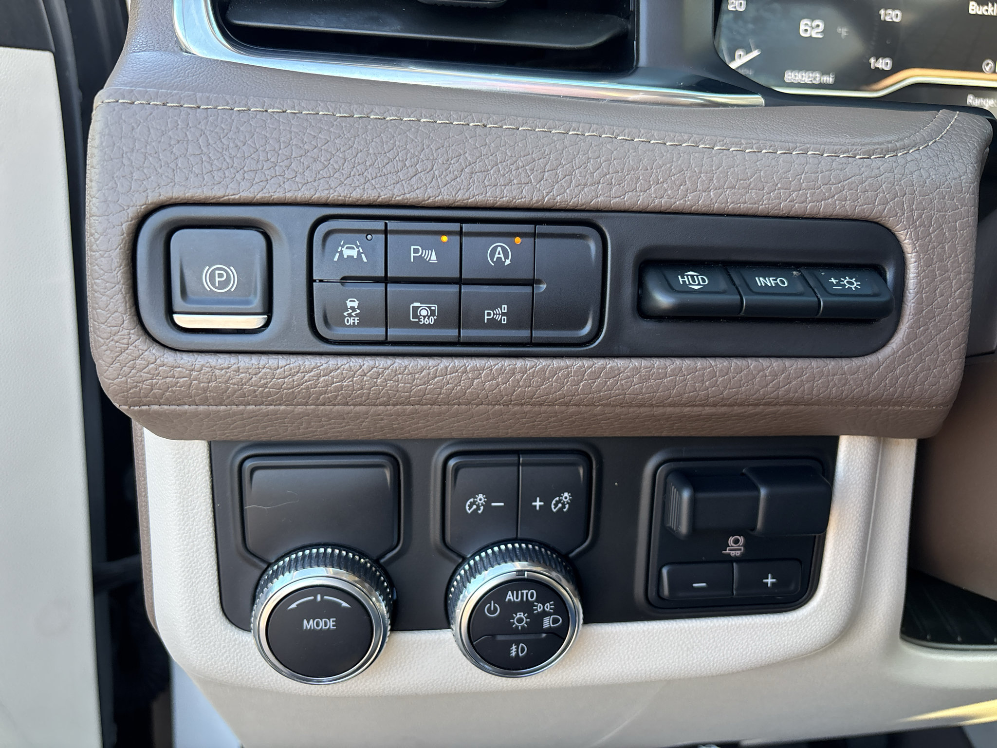 Used 2023 GMC Yukon XL Denali w/ Advanced Technology Package RWD image 19