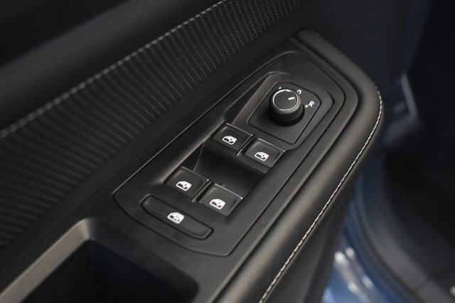 Used 2024 Volkswagen Atlas Cross Sport SEL R-Line AWD/4WD image 28