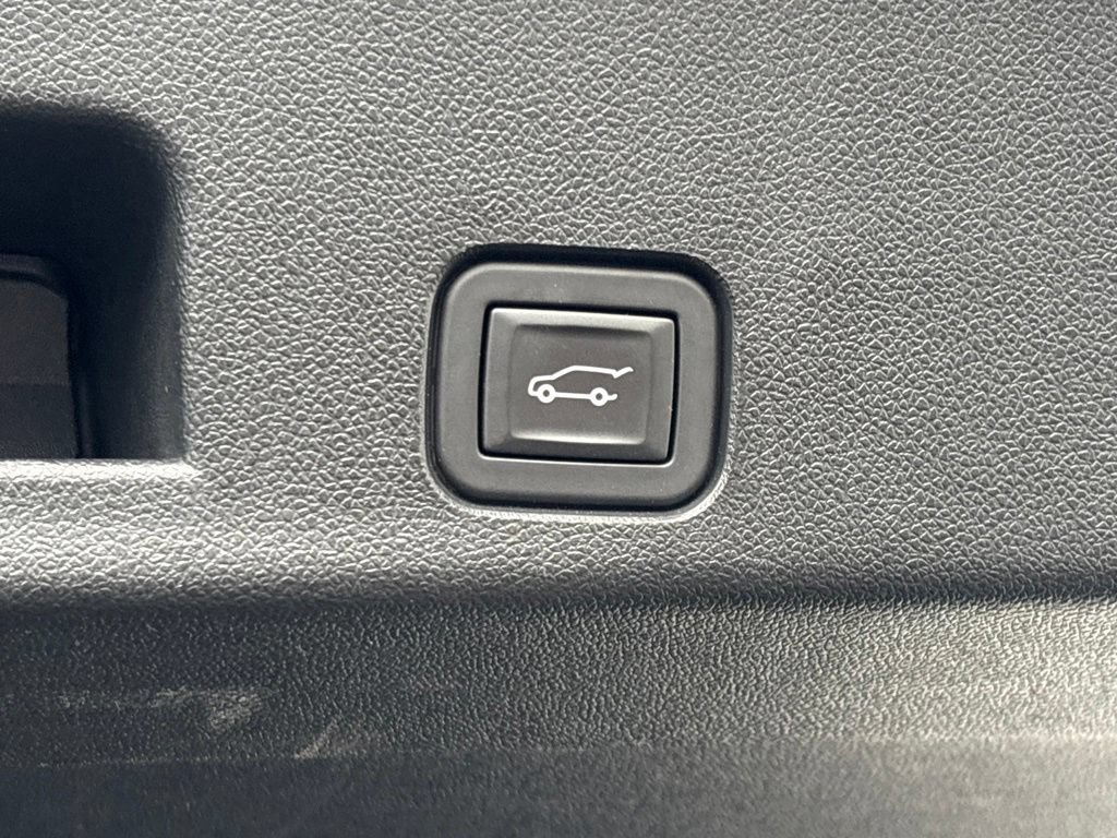 Used 2024 Chevrolet Traverse LT FWD image 34